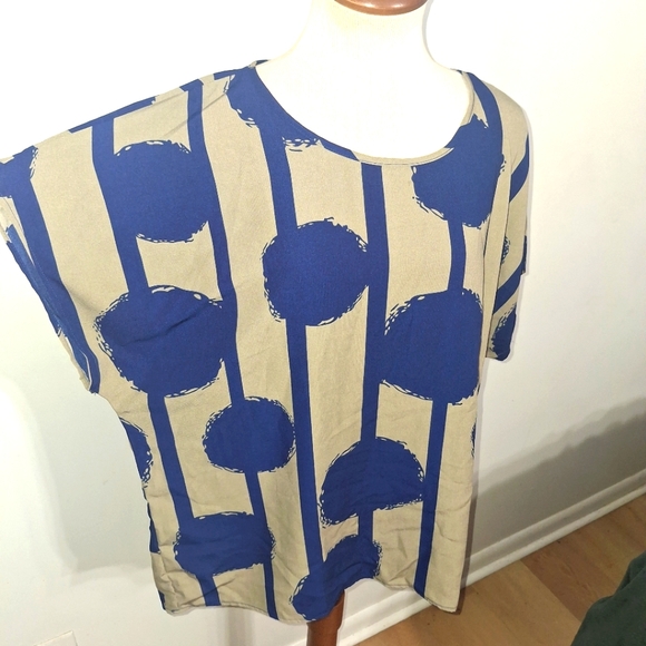 Blue and Tan Short Sleeve Blouse- W Sz XL - Picture 2 of 6